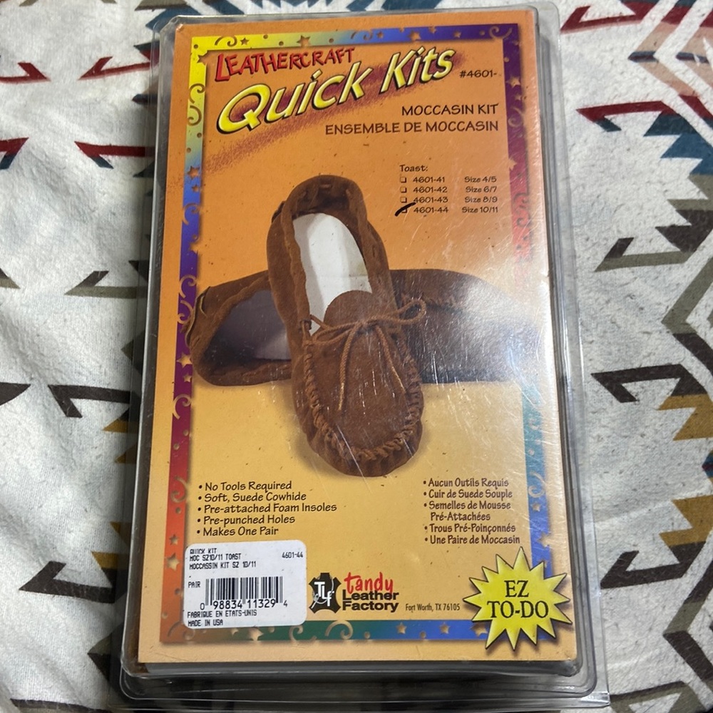 TANDY Leathercraft Quick Kits #4601-44
Leather MOCCASIN NEW Kit Size 10/11